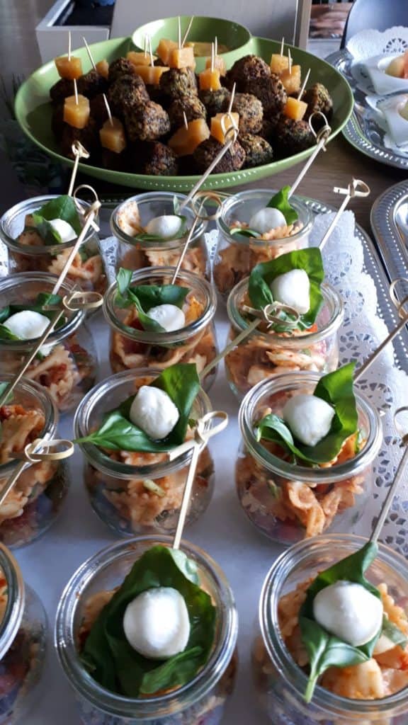 Italienischer Nudelsalat-und-Scharfe Linsenbällchen vom Catering & Partyservice Biomarkt Landgefühl